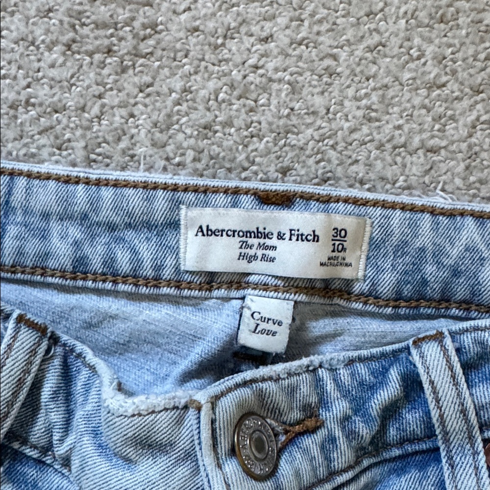 Abercrombie & Fitch The Mom Curve Love Jeans - Picture 4 of 7